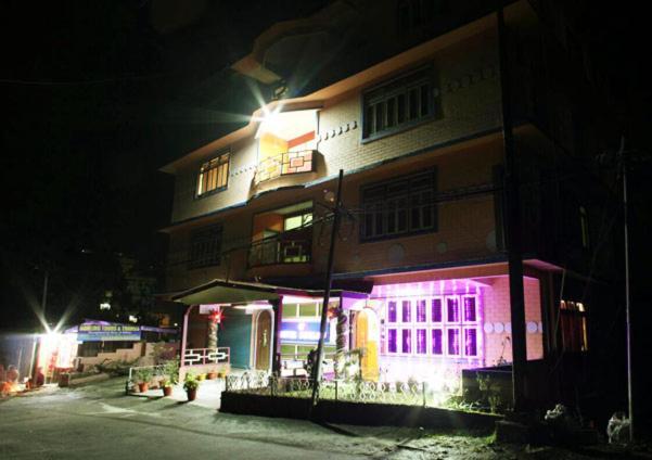 Norling Retreat Hotel Pelling Exterior foto